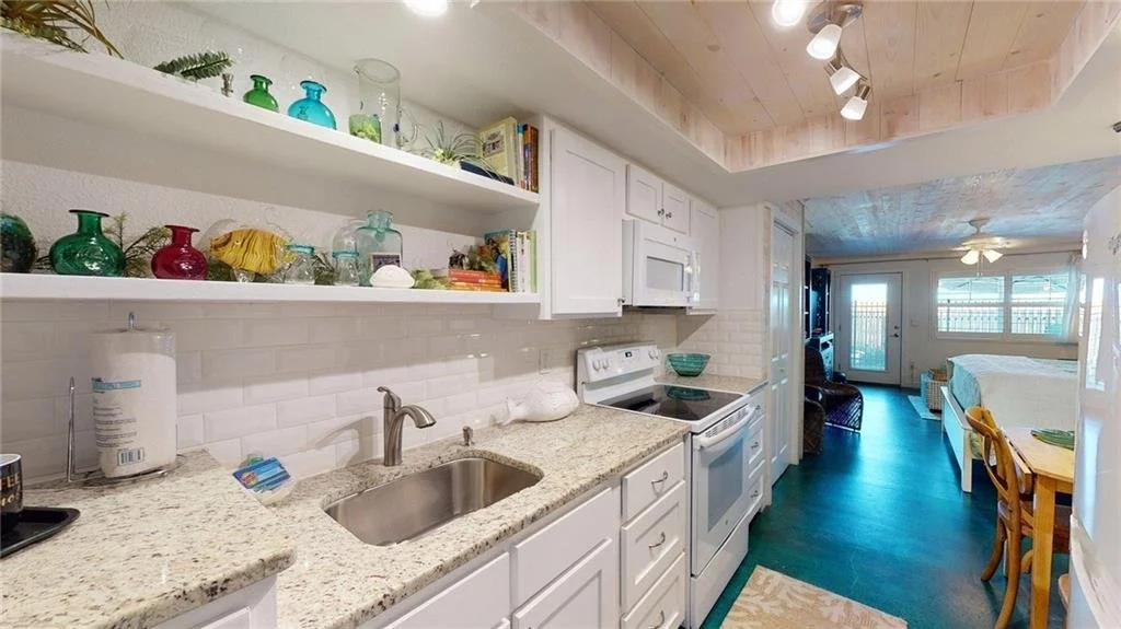 115 Sea Breeze Suites 12.jpg