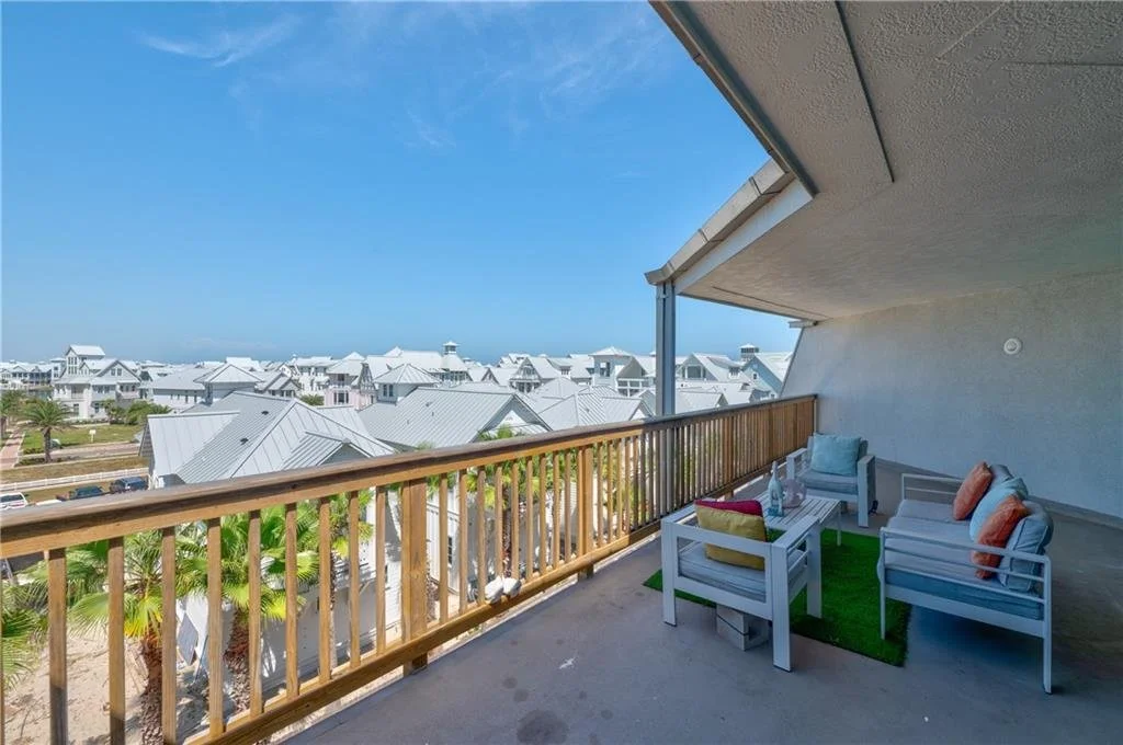 305, La Mirage 19.jpg