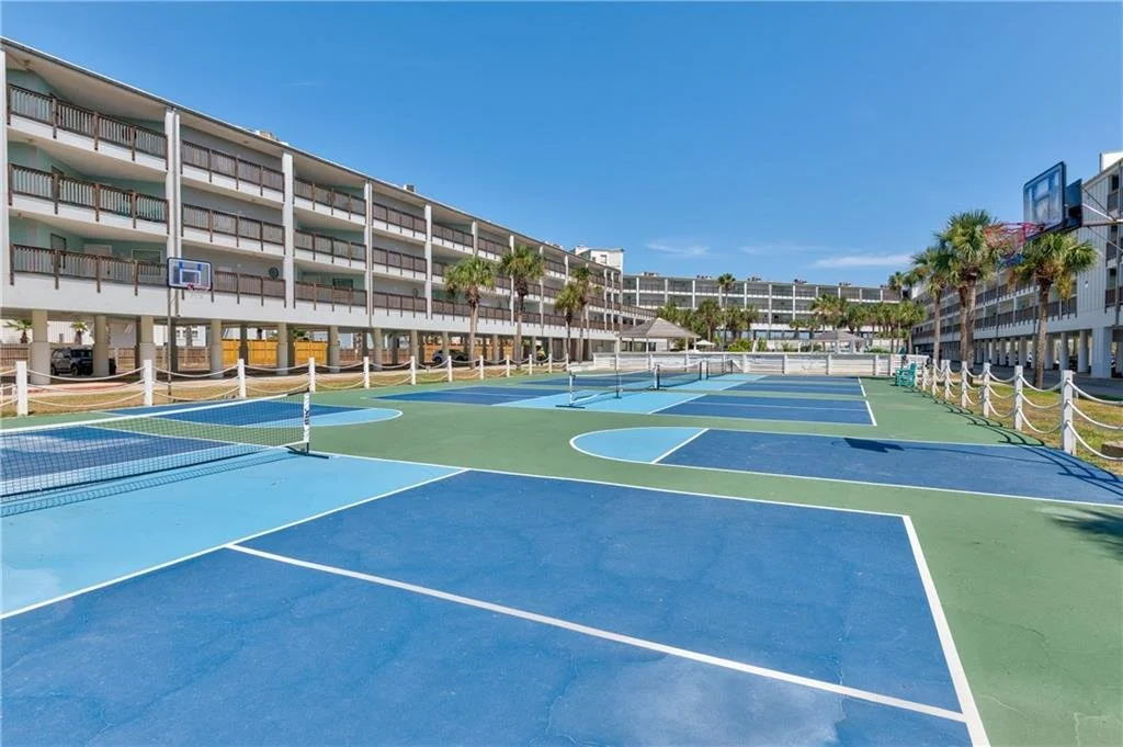 305, La Mirage 30.jpg