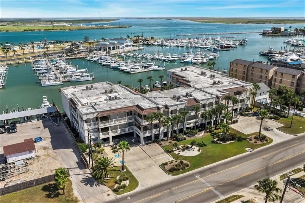 The Harbour Condos, Unit 206, 224 W Cotter Ave