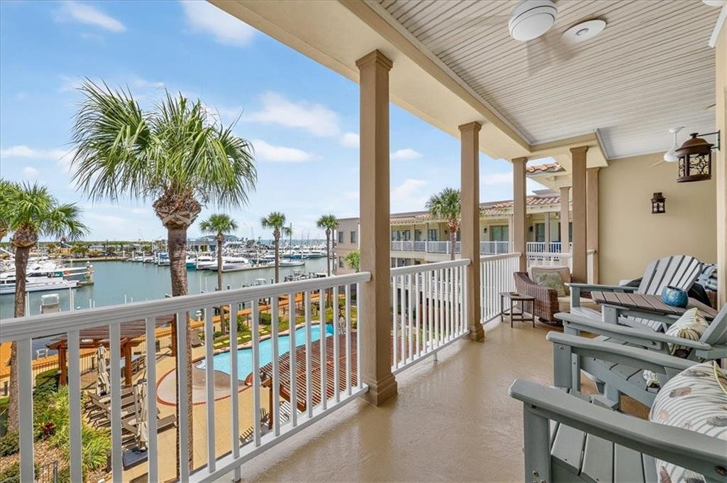 206 Harbour Condos 16.jpg