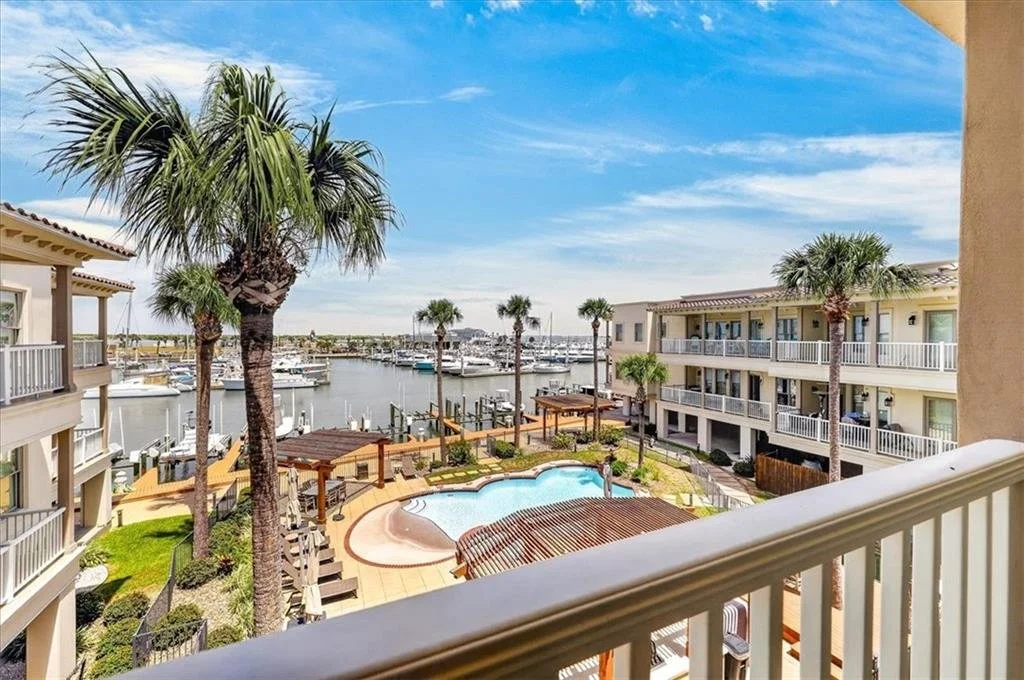 206 Harbour Condos 18.jpg