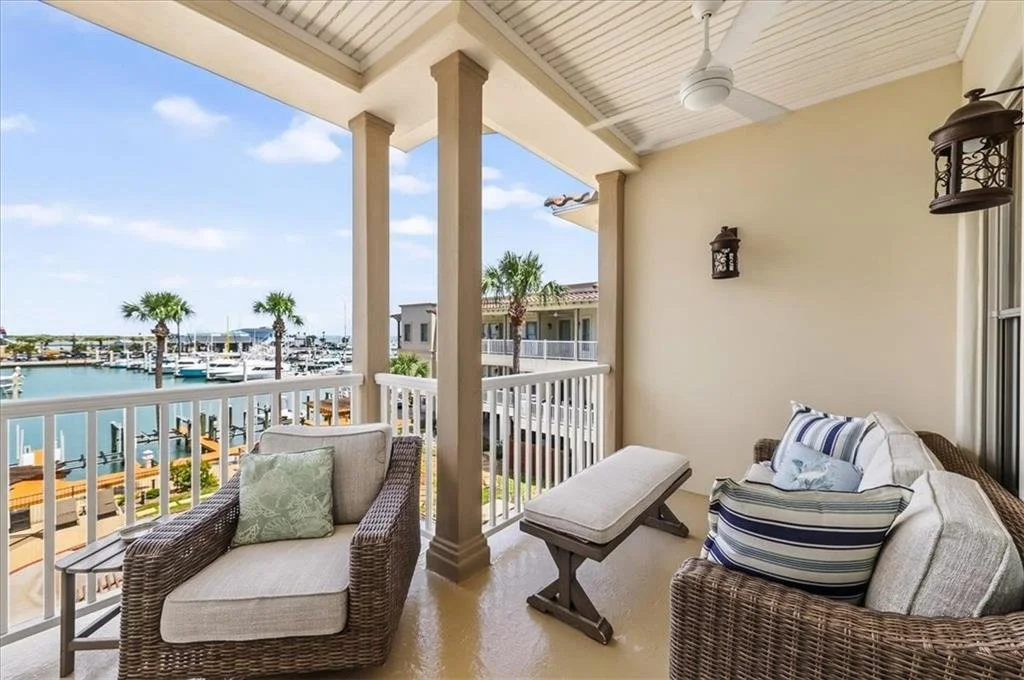 206 Harbour Condos 21.jpg