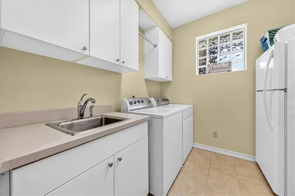 206 Harbour Condos 30.jpg
