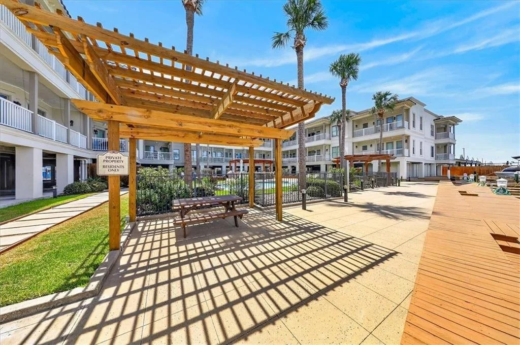 206 Harbour Condos 37.jpg