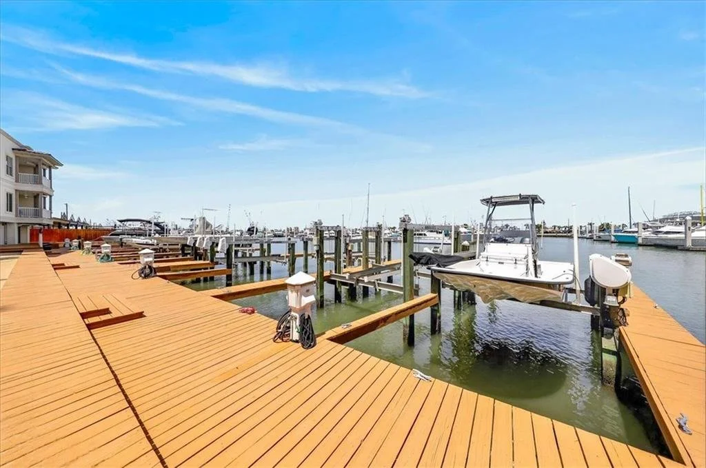 206 Harbour Condos 38.jpg