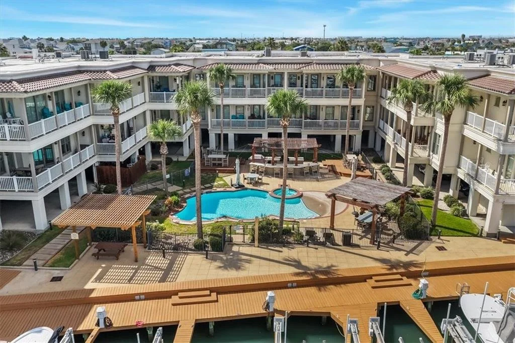 206 Harbour Condos 40.jpg