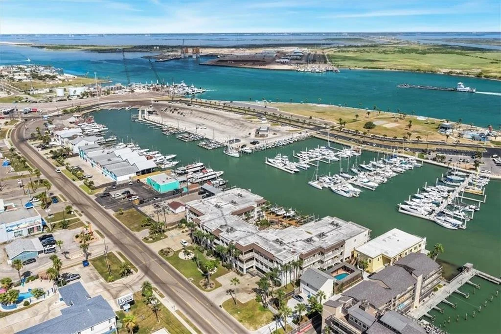 206 Harbour Condos 41.jpg