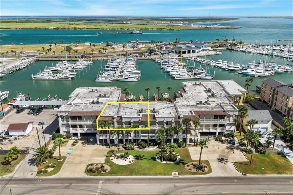 206 Harbour Condos 42.jpg