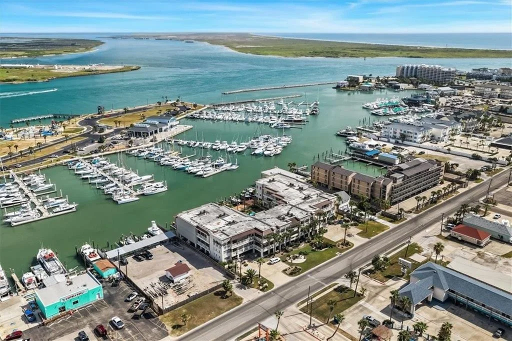206 Harbour Condos 43.jpg