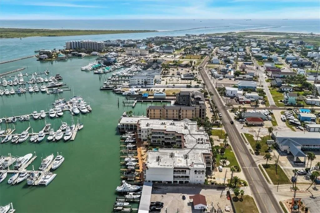 206 Harbour Condos 44.jpg