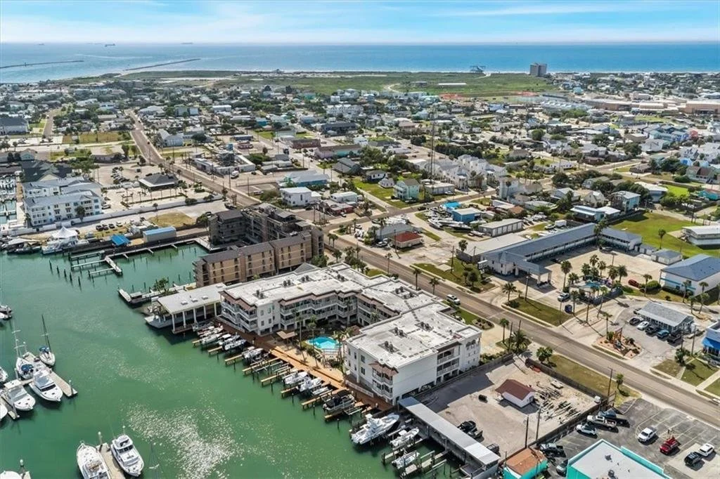 206 Harbour Condos 45.jpg