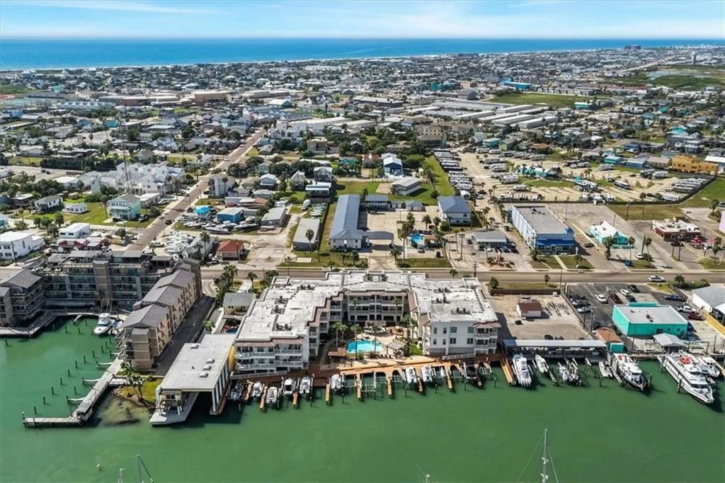 206 Harbour Condos 46.jpg