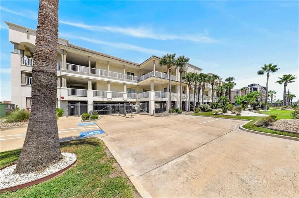 206 Harbour Condos 47.jpg