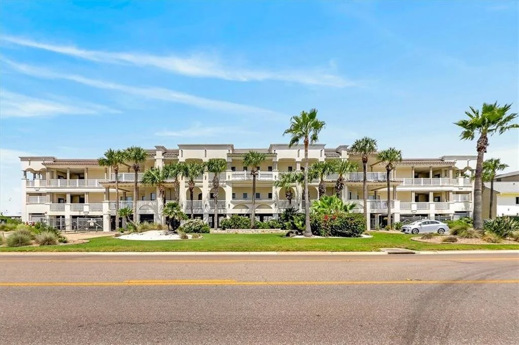 206 Harbour Condos 48.jpg