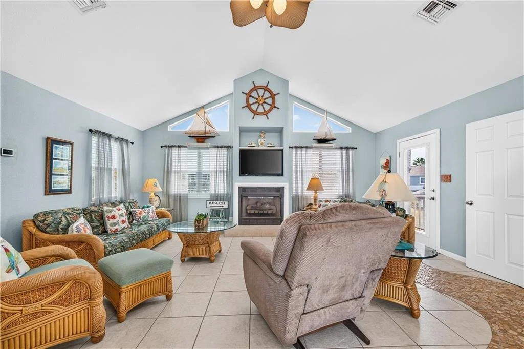 702 Parkplace 7.jpg