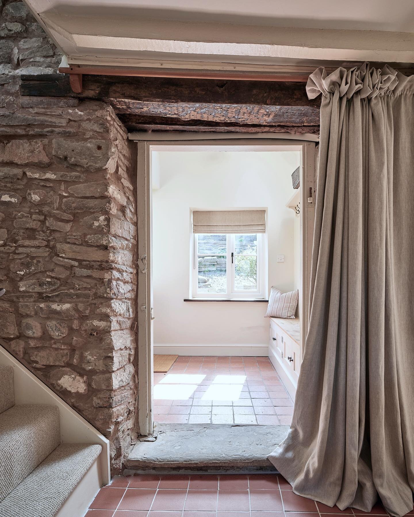 A layer of warmth with our signature cottage pleat curtain. We used a beautiful linen herringbone fabric full of texture and character in this sweet stone cottage 🤍 

#doorcurtain #cottagepleatcurtains #madetomeasure #linenfabric #cottageinterior #m