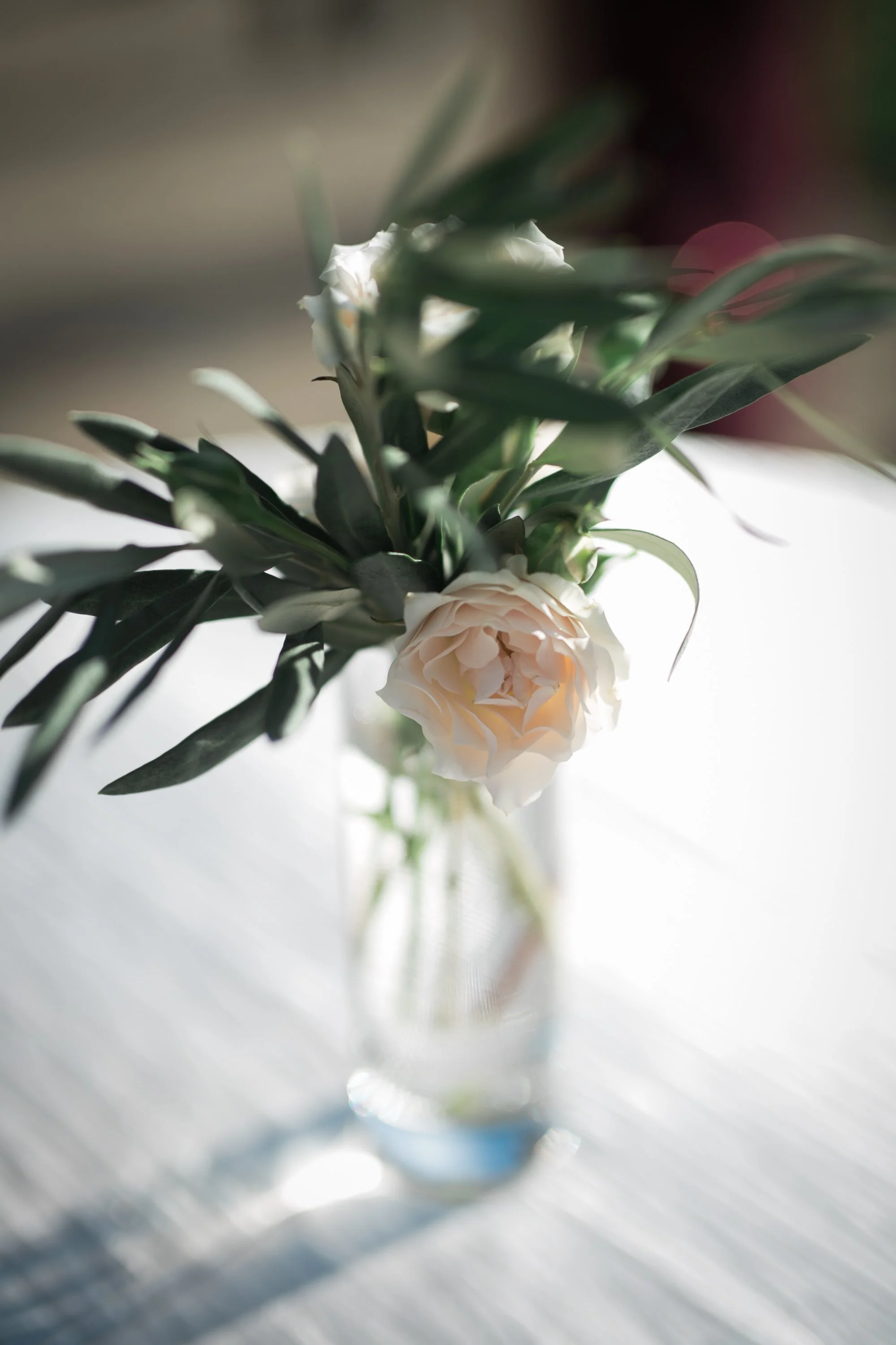 wedding table centerpiece with flowers 