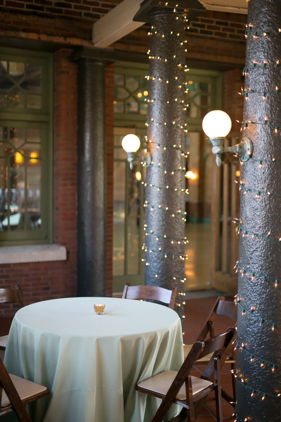 wedding reception table flower centerpieces cafe brauer wedding photographer cost