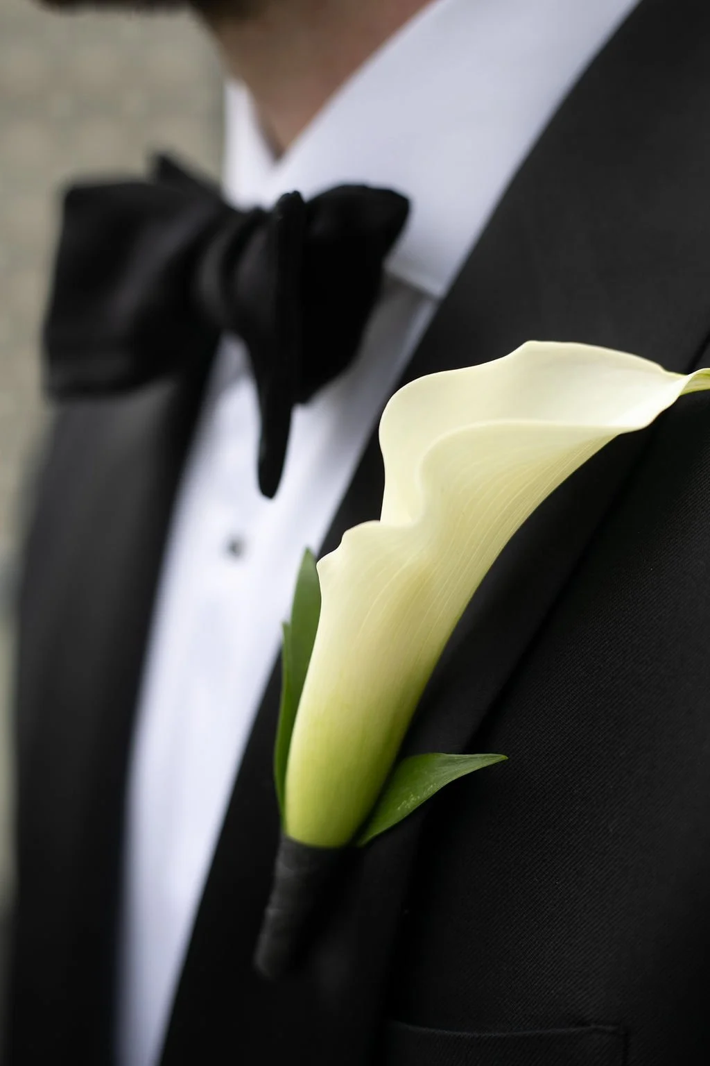 Groom flower wedding photo inspiration
