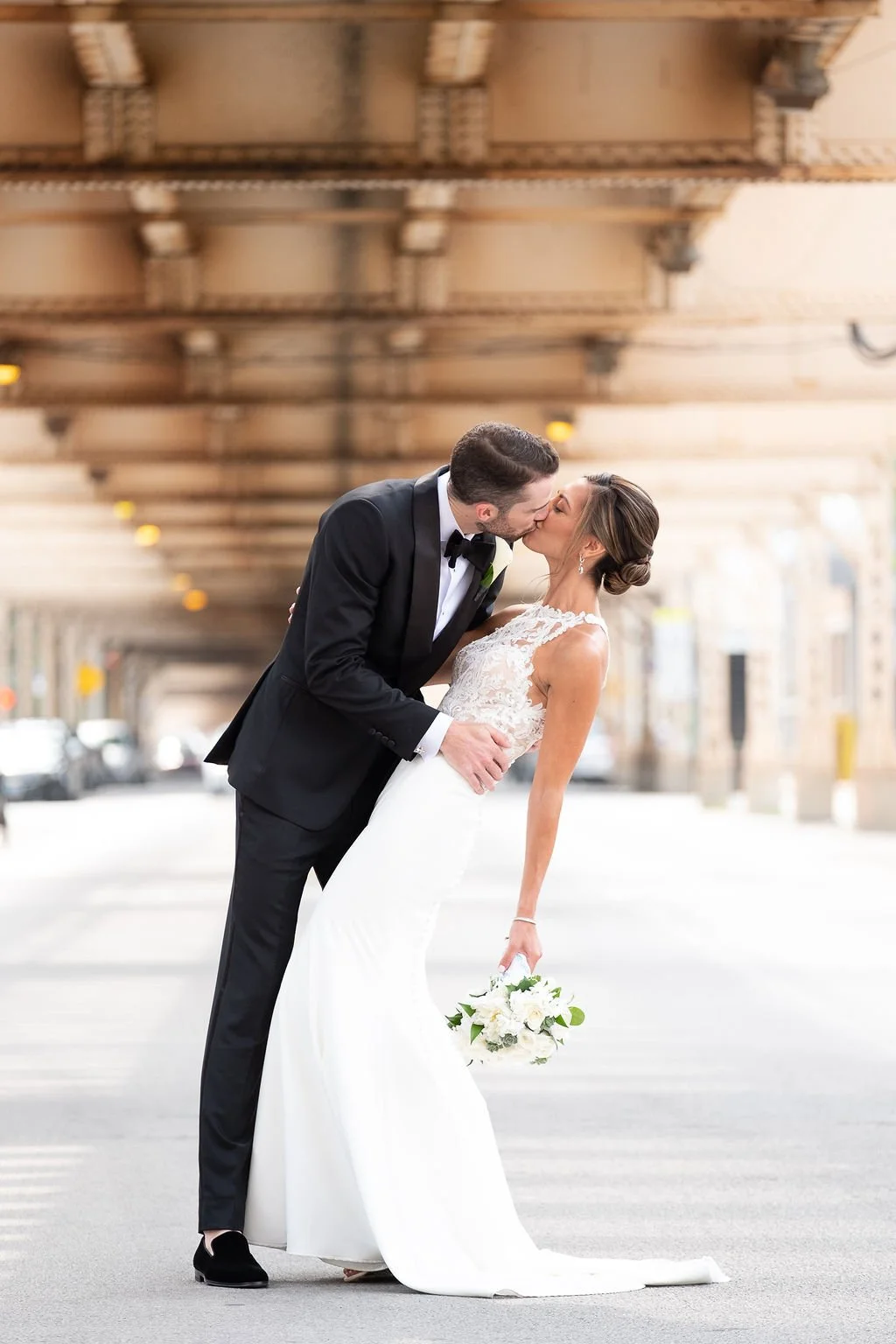 Natural kiss downtown chicago wedding photography