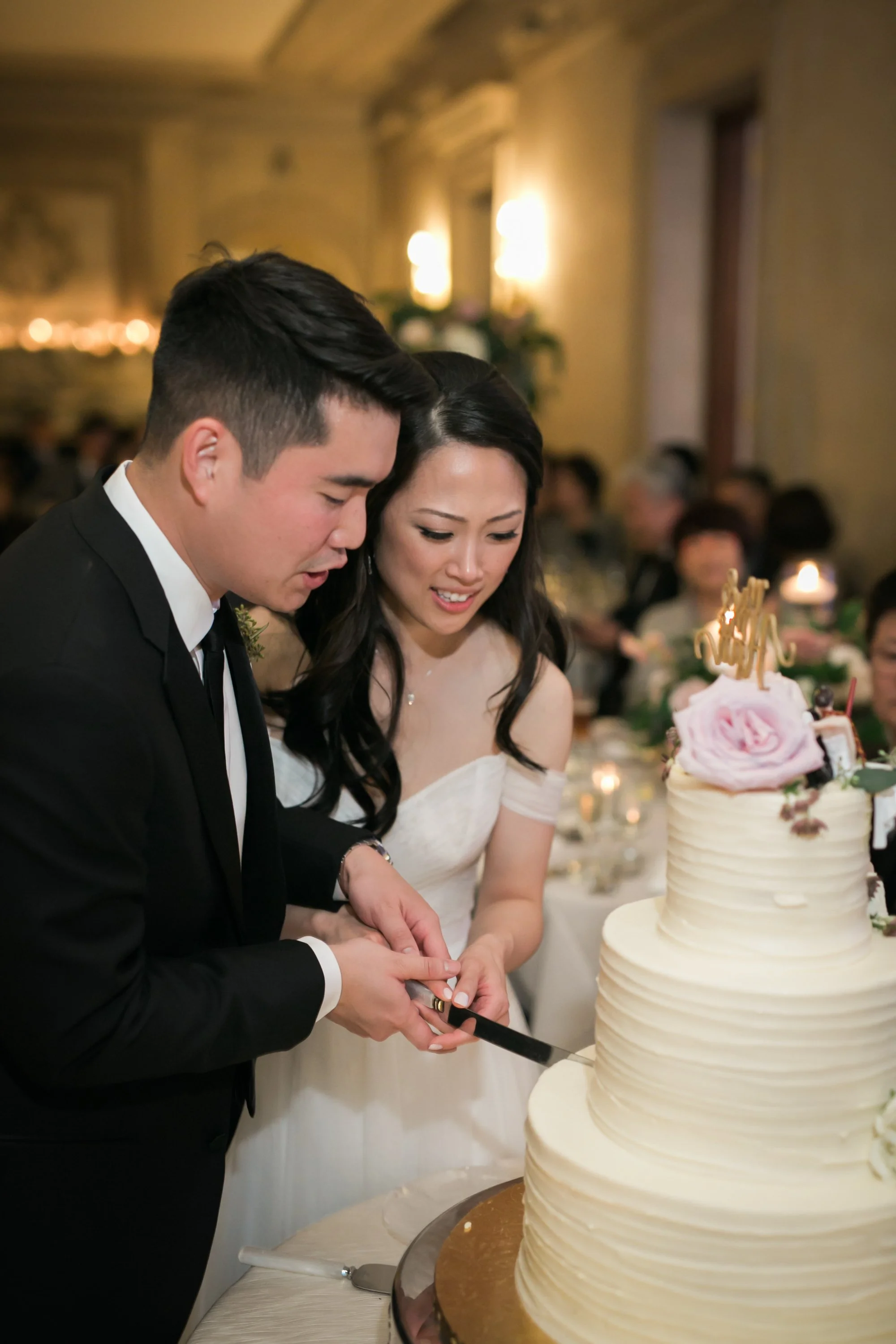 bride and groom cutting cake wedding venue Armour House wedding photography