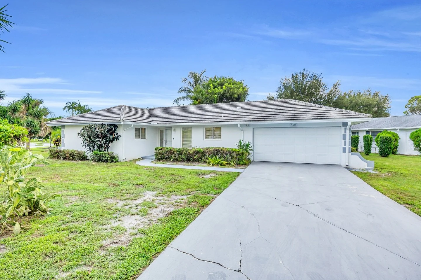 Just Listed!
Welcome to this beautifully maintained 2-bedroom, 2-bathroom CBS home nestled on a spacious corner lot in the sought after 55+ community of Little Club in Tequesta.

-Wide Lake Views 
-Hurricane Impact Windows
-Updated Kitchen
-New Vinly