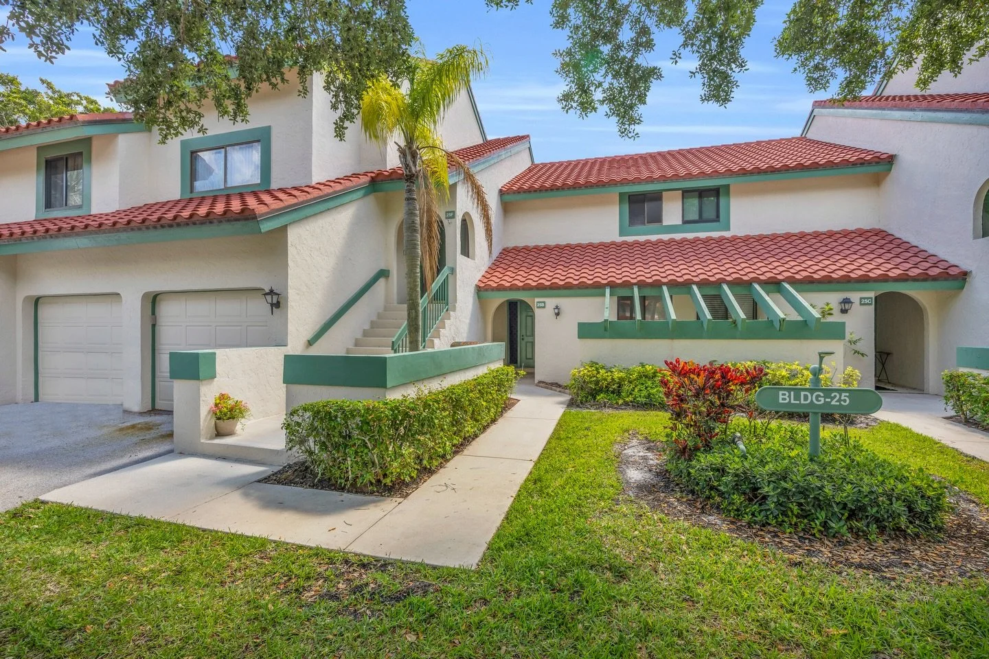 Just Listed

-2 Bedroom 
-2 Bathroom 
-1,275 sqft 
-Remodeled Kitchen 
-Updated Bathrooms 
-No Assessments 

25 Lexington Lane W F 
Palm Beach Gardens, FL 33418

Listed at $399,000

Message me for more info 

.
.
.
#palmbeachgardensrealestate #jupite