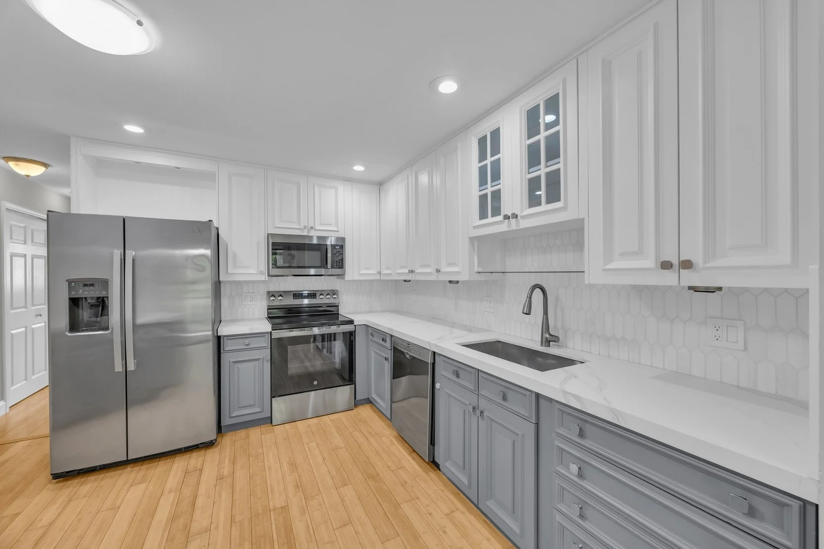 Price Adjustment 

Now Listed for $391,500

-2 Bedrooms 
-2 Bathrooms 
-1,275 sqft 
-Attached 1 Car Garage
-Remodeled Kitchen and Bathrooms
-No Assessments 
-Low Monthly Fees 
-Private Screened Balcony 

Message Me for More Info

.
.
.
#palmbeachgard