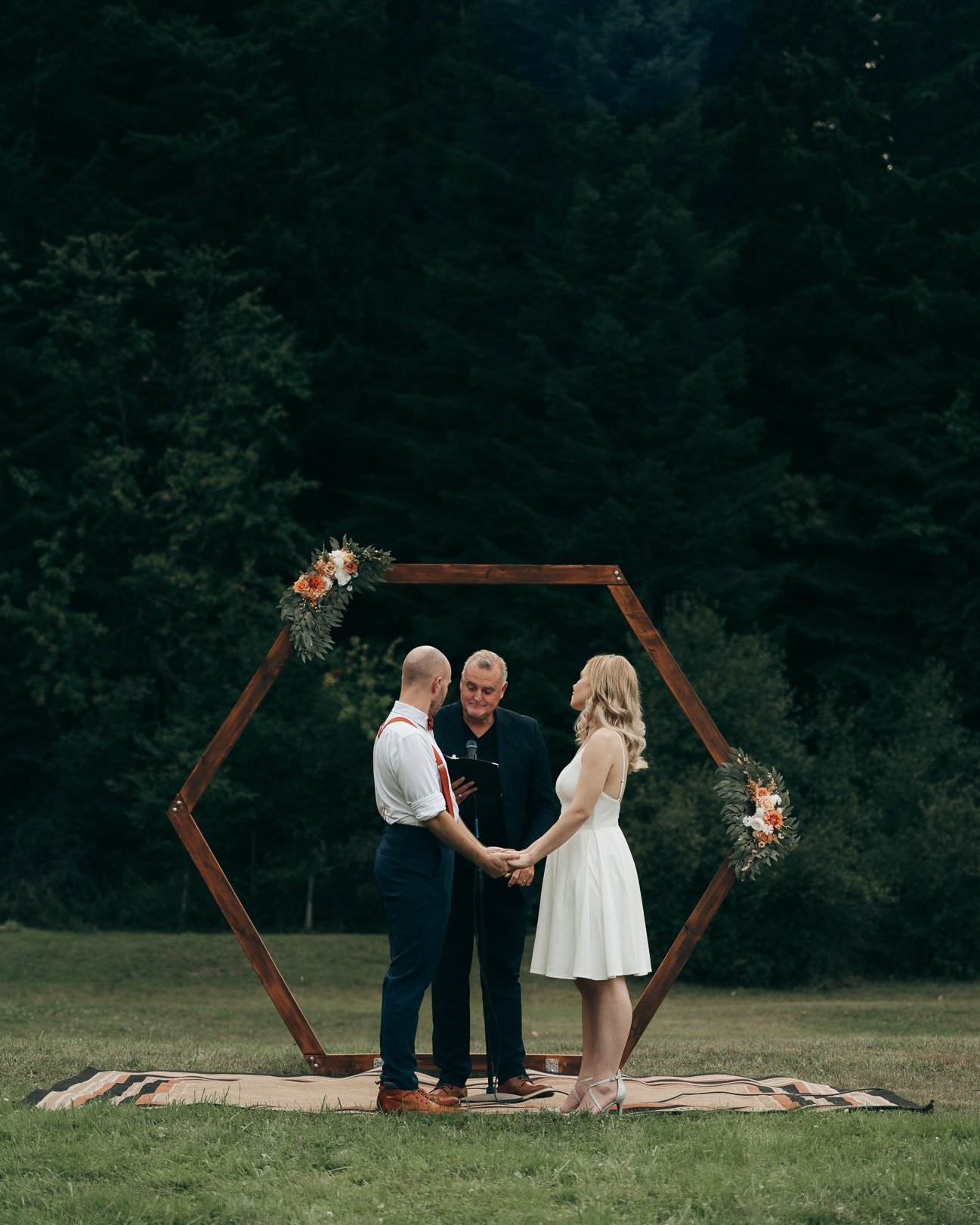 Epic Elopement Locations in North Idaho

Looking for elopement location inspiration? I&rsquo;ve got you covered! Here are a few epic locations to elope at in North Idaho!

🏕️ Farragut State Park
Sitting on the shores of Lake Pend Oreille, this Idaho