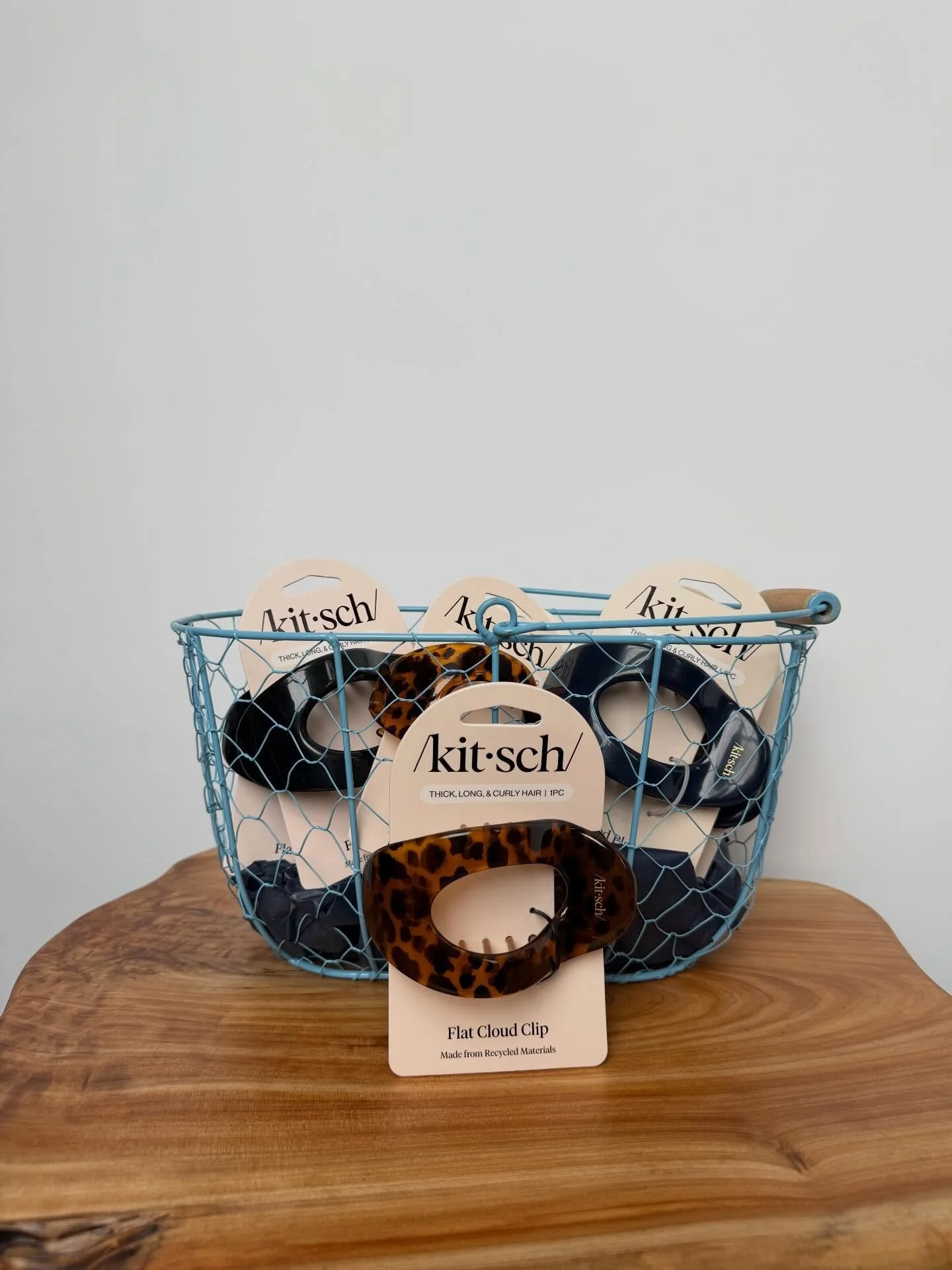 The claw clip you&rsquo;ve always dreamed of is here! Our Kitsch Flat Cloud Clip sits comfortably flat, perfect for driving, lounging, or long days without the bulk! Cute, effortless, and a must-have to keep handy in your car, on your bedside table, 