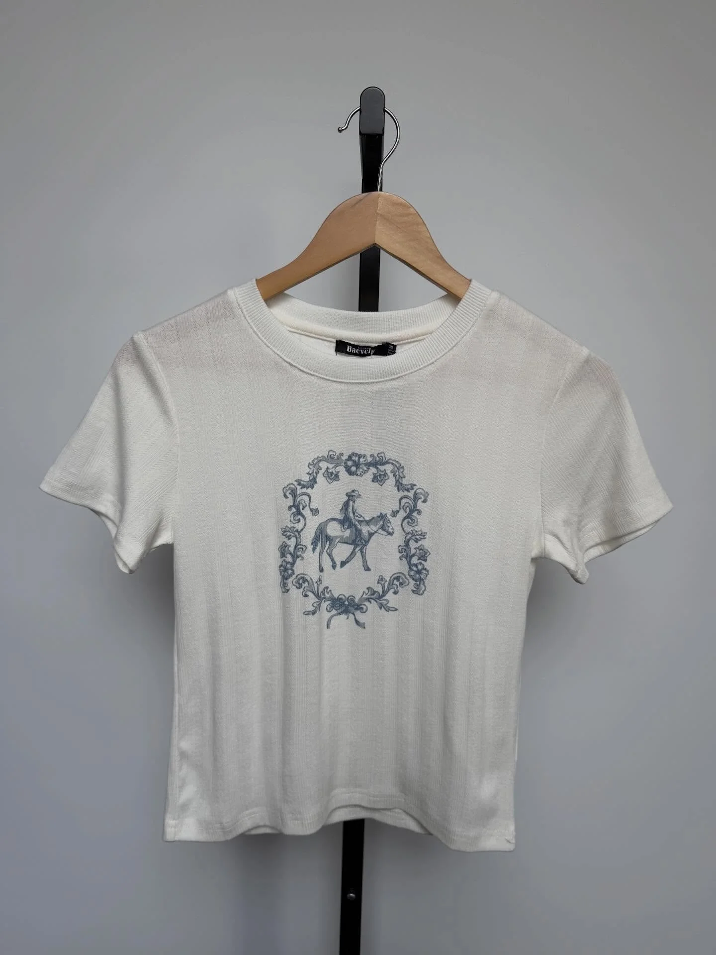 The cutest everyday tee has entered the boutique 🤍 Soft, flattering, and finished with the prettiest vintage inspired blue print, this one is made for easy styling all season long!

Available in sizes XS - L / Retails for $32 ✨