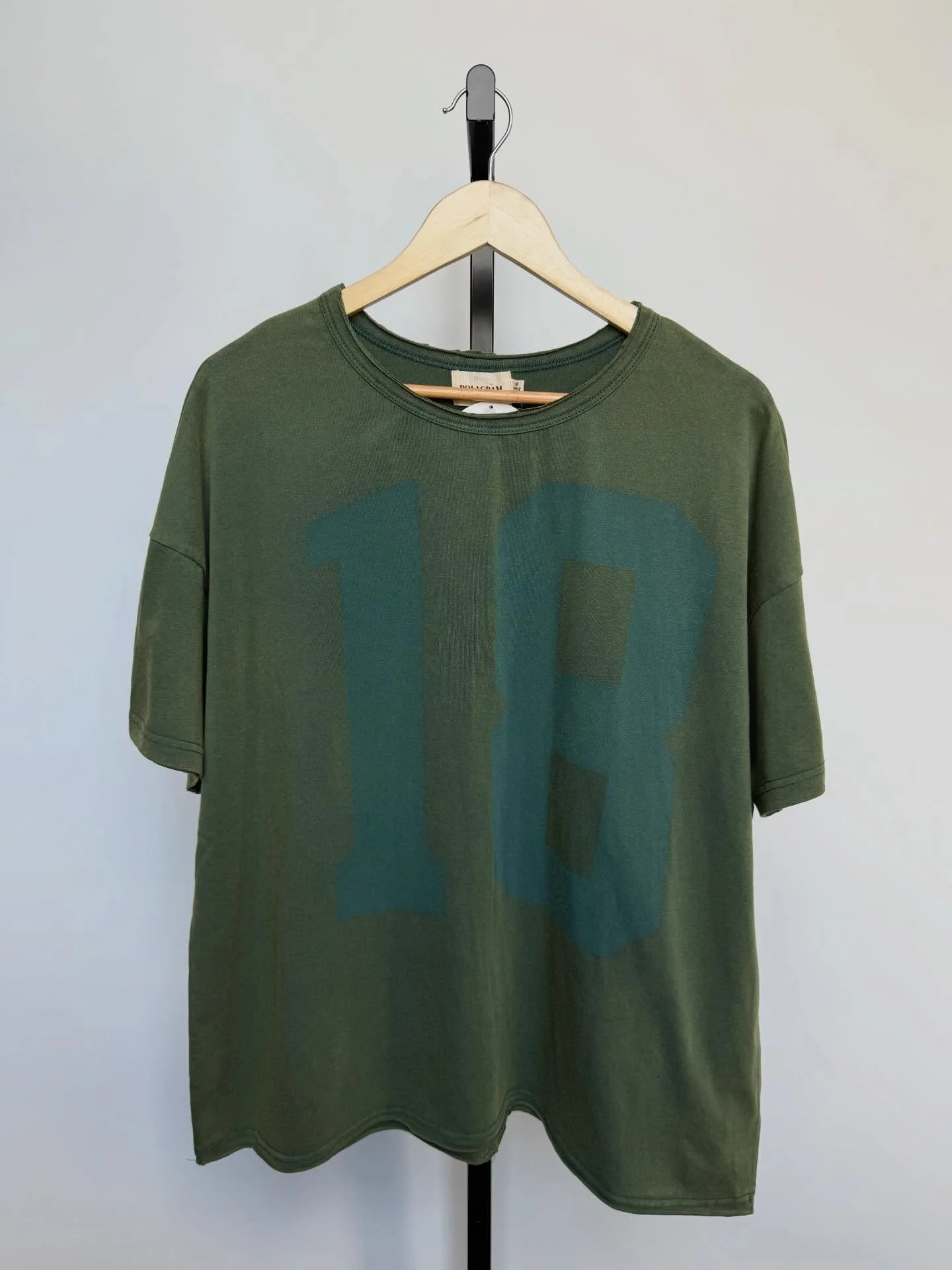 An oversized tee moment 💚
Comfy, cool, and effortless! This one has that perfectly relaxed fit we all want to live in. 

Available in sizes S-XL (smalls are sold out!) / Retails for $44 ✨