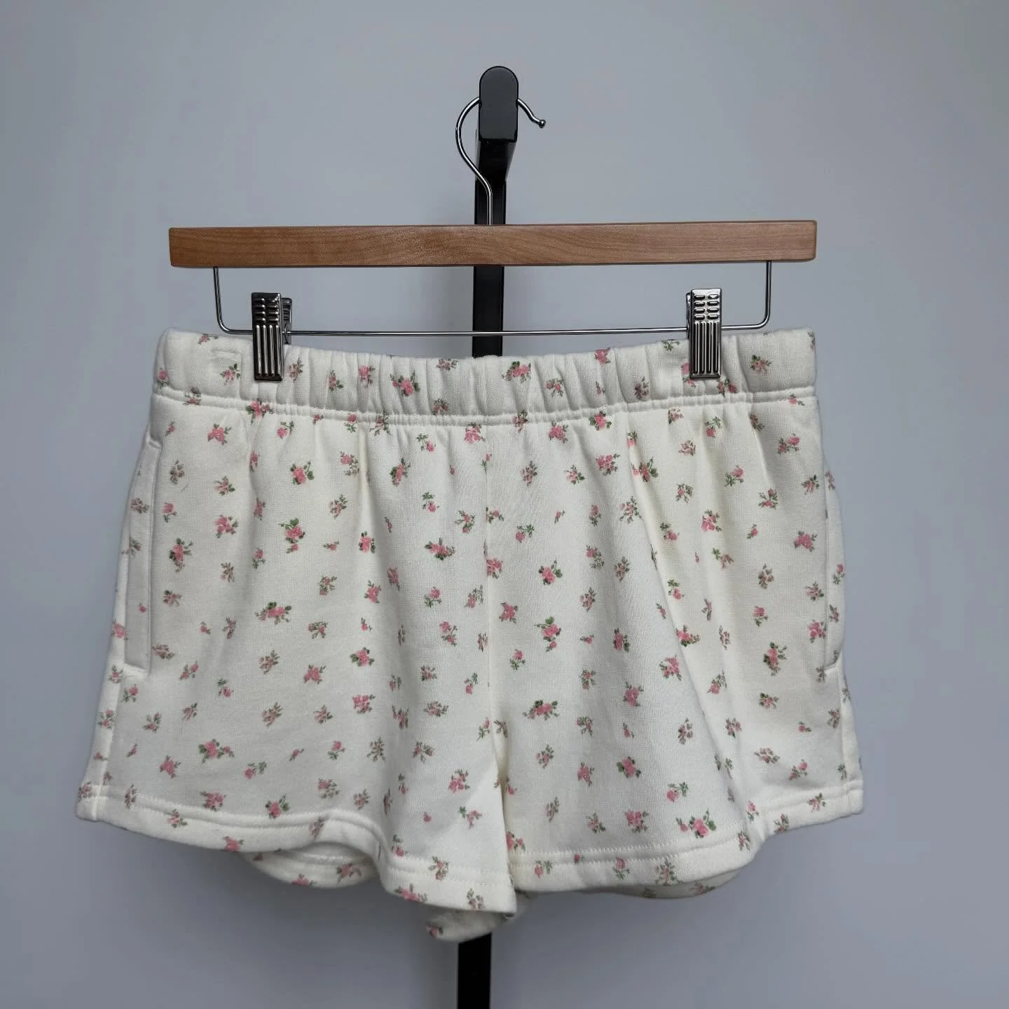 We love a pair of patterned shorts around here 🌸 the cutest and softest floral shorts have hit the boutique! Thick cotton and an adorable motif to make your spring days easier ☀️

Available in sizes S-L / Retails for $30 ✨