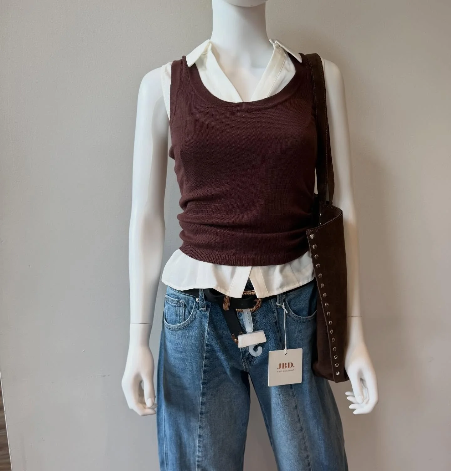 An easy, elevated outfit for days when you want to look put together without overthinking it 🤎 Featuring a layered sweater tank, relaxed denim, and the cutest brown tote moment 

Ribbed tank retails for $27, available in sizes S-L
Collared tank reta