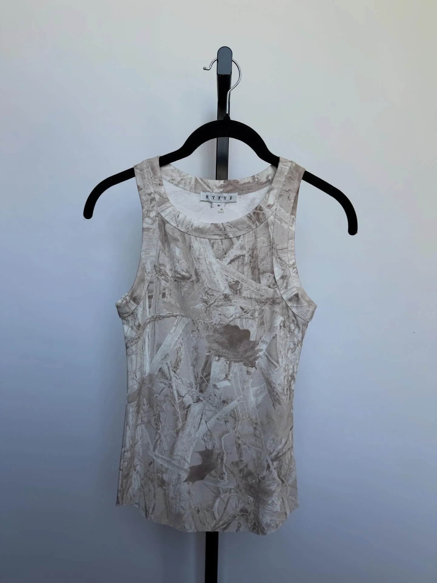 Earthy tones, easy fit, everyday wear 🌾 This tank is one of those simple pieces you&rsquo;ll reach for all season long. Featuring the cutest camo print!

Available in sizes S-L / retails for $24 ✨