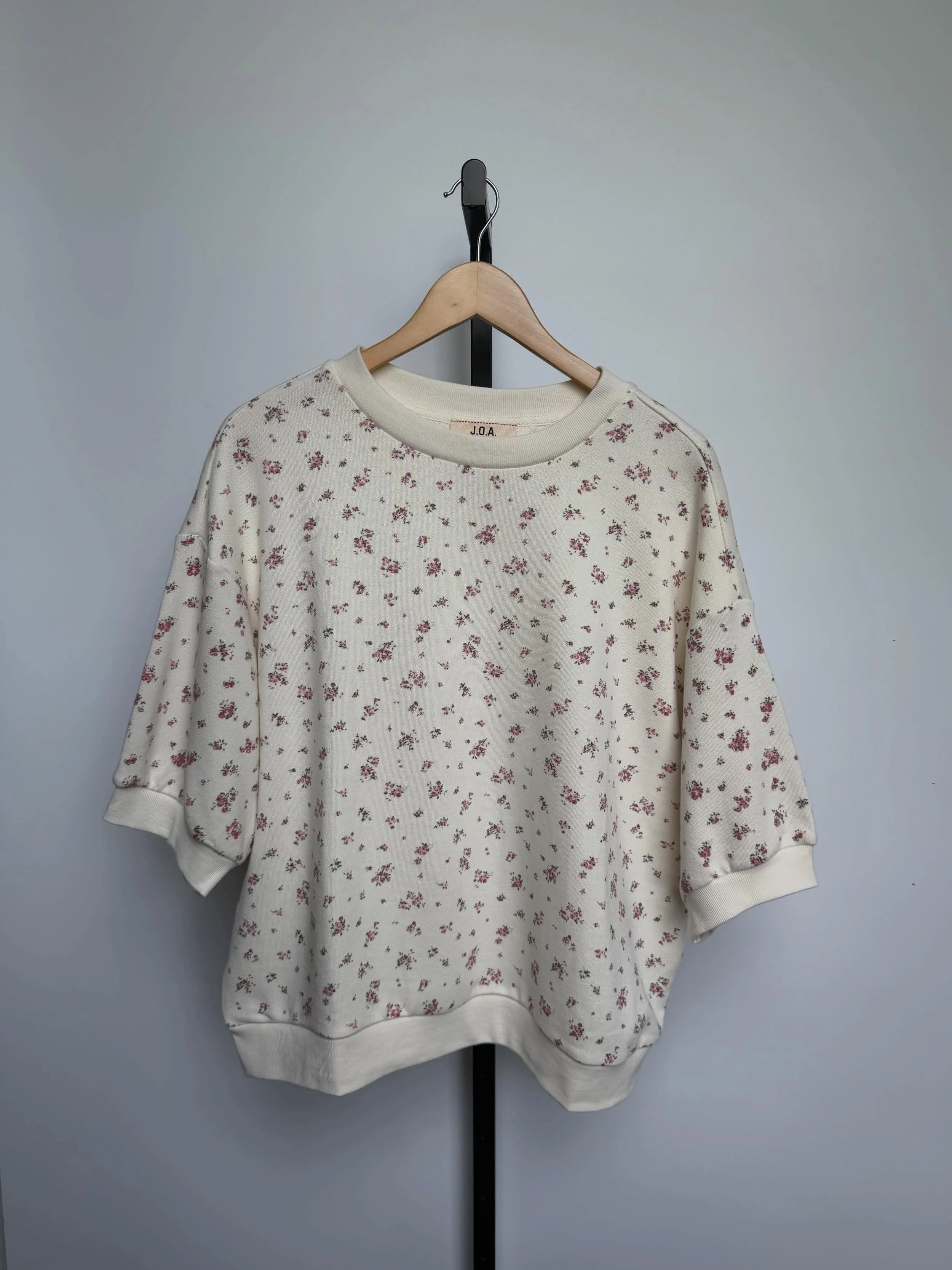 This cream floral pullover features a relaxed, boxy fit with short sleeves and ribbed trim. Pair it with the matching floral shorts for an easy, cozy set moment. Pieces sold separately!

Top &amp; bottoms are both available in sizes S-L, they are sol