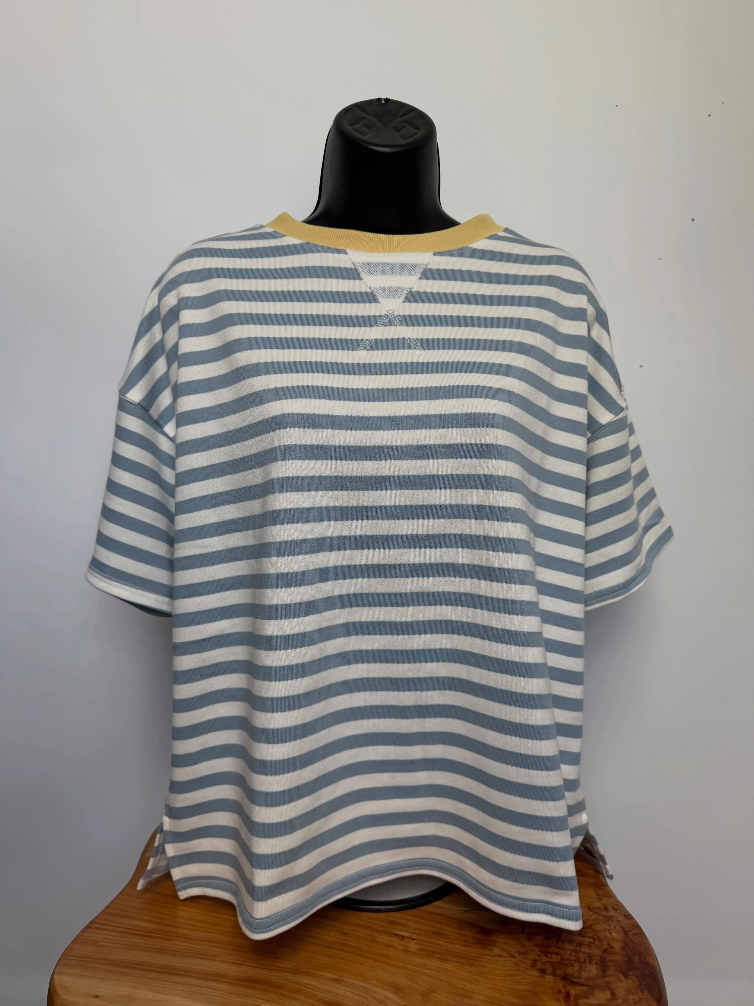 Soft stripes, sunny collar, easy everyday fit ☁️💛
This little striped top is perfect for throwing on with denim, shorts, or linen pants for that cute coastal-casual look.

Available in sizes S-L / Retails for $27 ✨