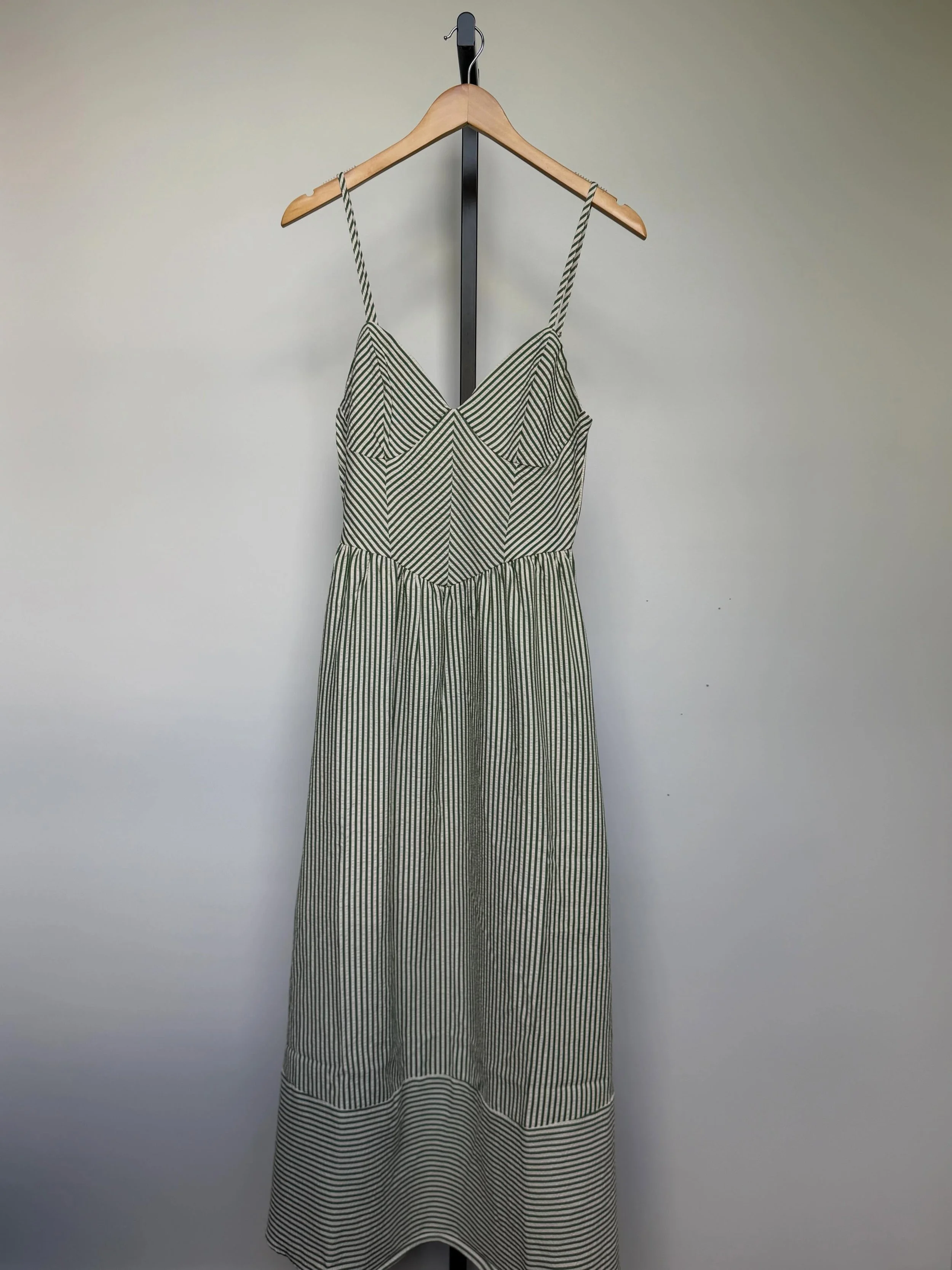 The kind of dress that makes getting ready easy ☀️
Lightweight, flowy, and finished with the prettiest striped detailing!

Available in sizes S-L / Retails for $42 ✨