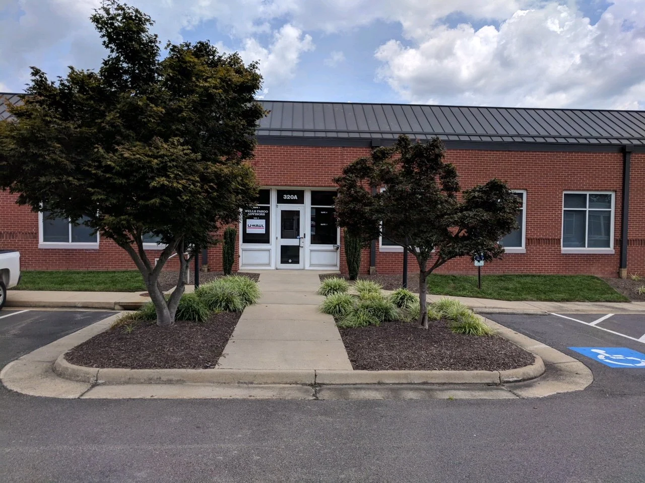 Roslyn Office Park — Roslyn Farm Corporation