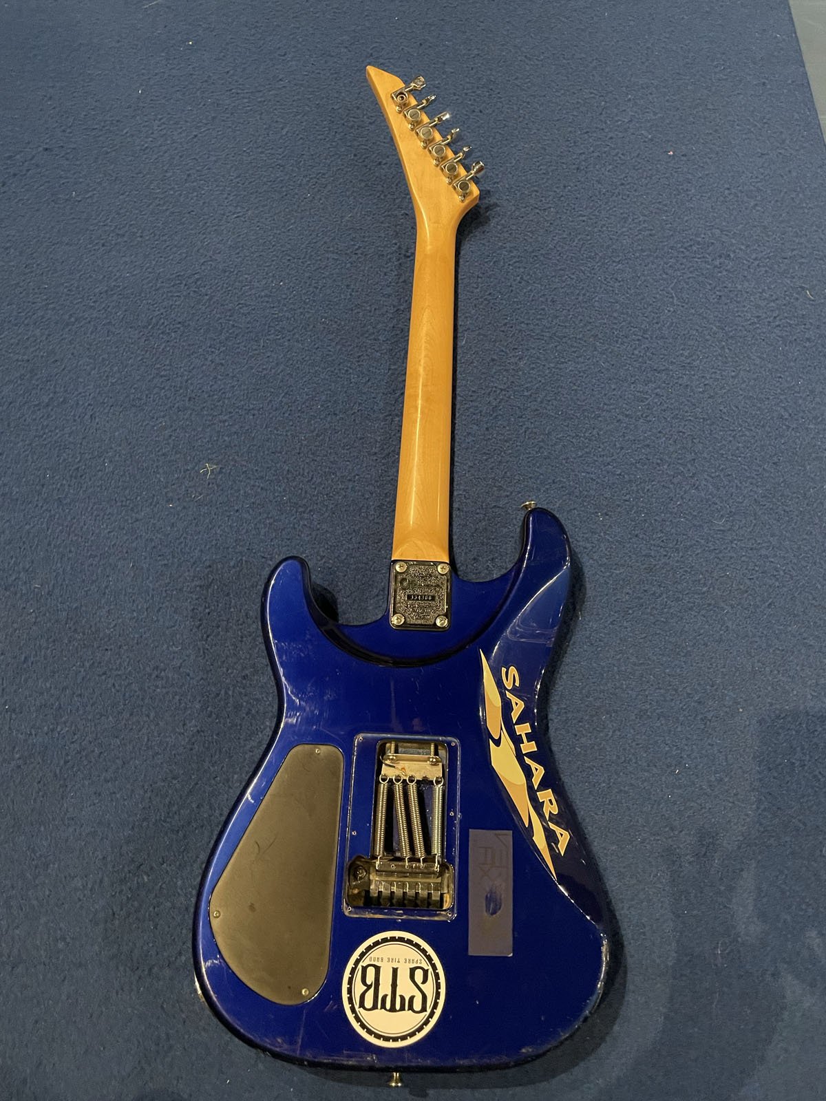 charvel2.jpg