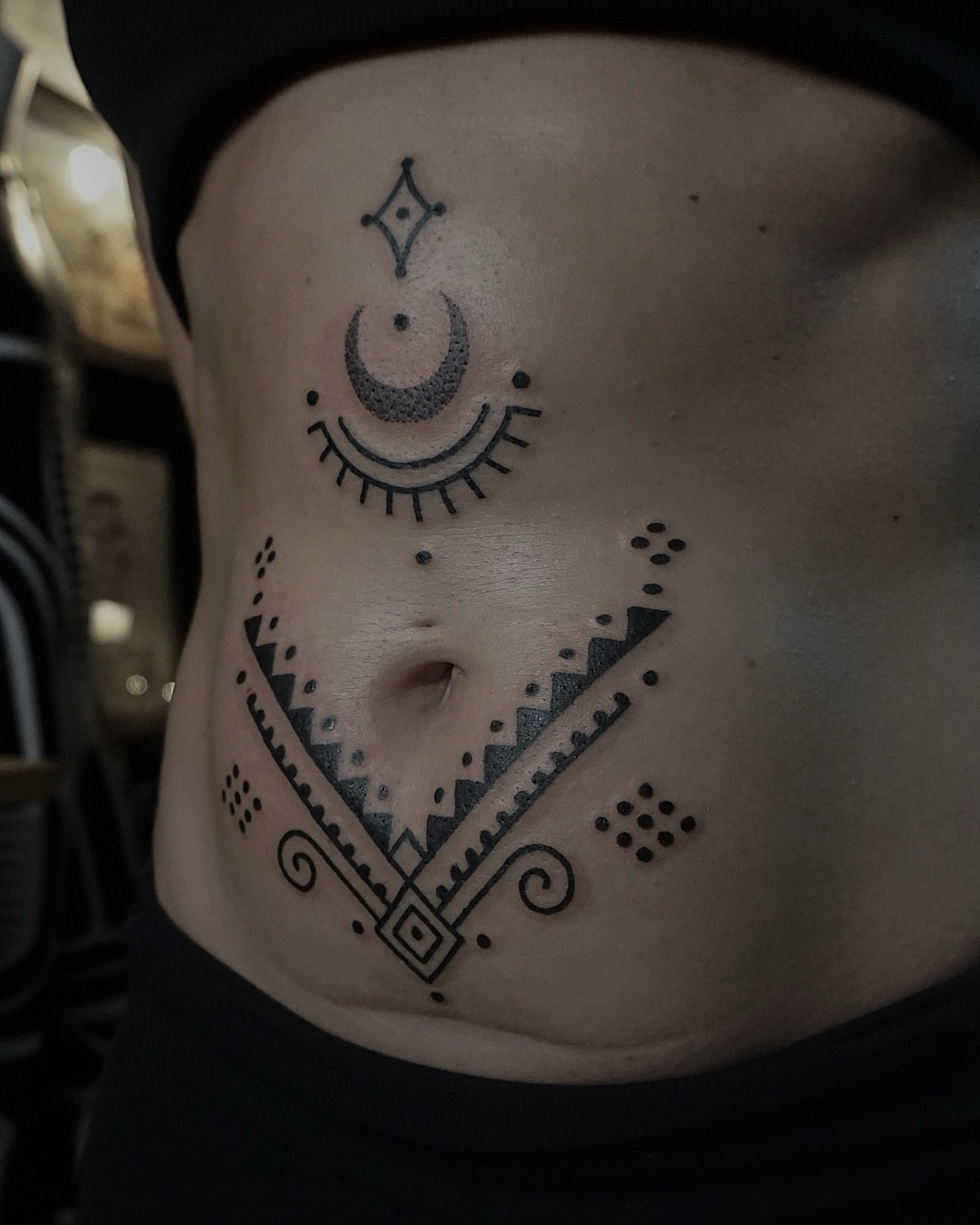 🌙✨Ornamental tattoo done by @alice.paris.tattoo To book an appointment with her in Mallorca DM @templesagrattattoo, email or call the shop.

Tatuaje ornamental hecho por Alice! Para pillar una cita con ella en Temple Sagrat Tattoo Mallorca, MP, corr