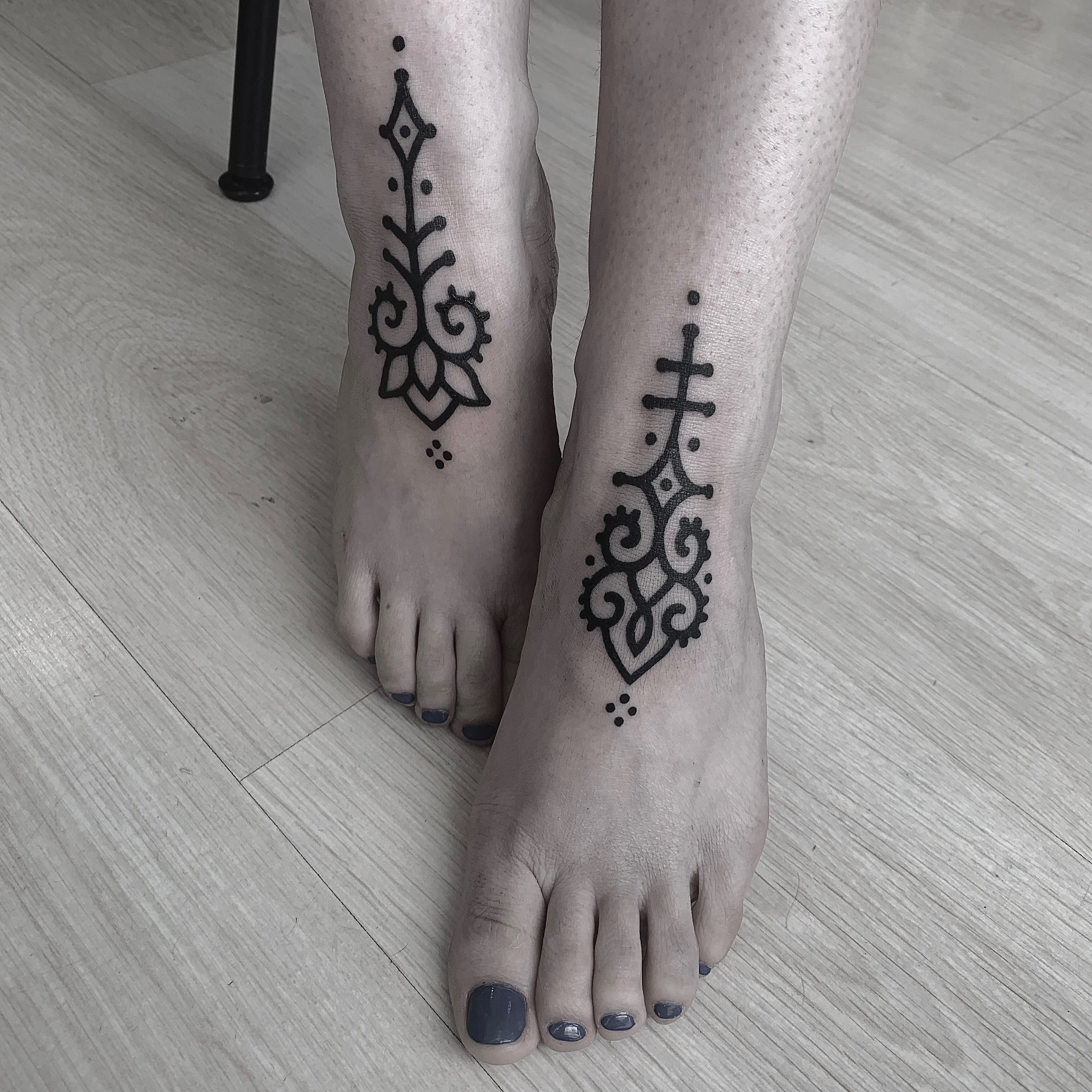 ornamental tattoo, feet tattoo, berber tattoo, feminine tattoo, tribal tattoo, tattoo, Mallorca tattoo
