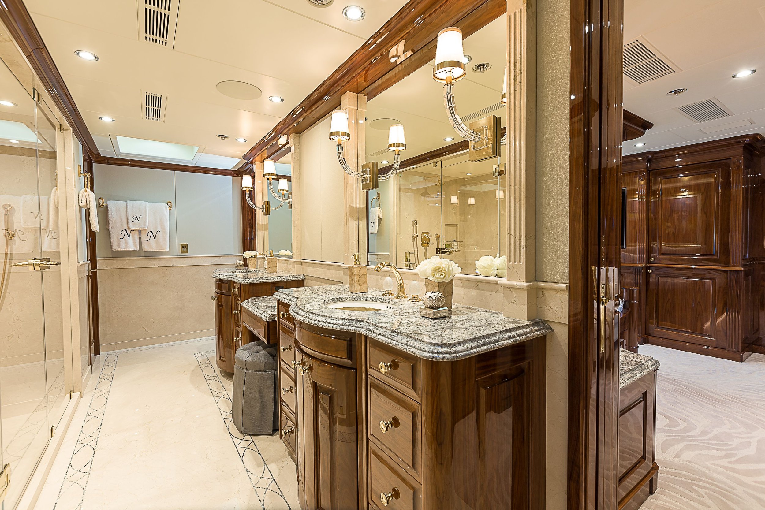 DNatalin IV-52 OWNERS BATH.jpg
