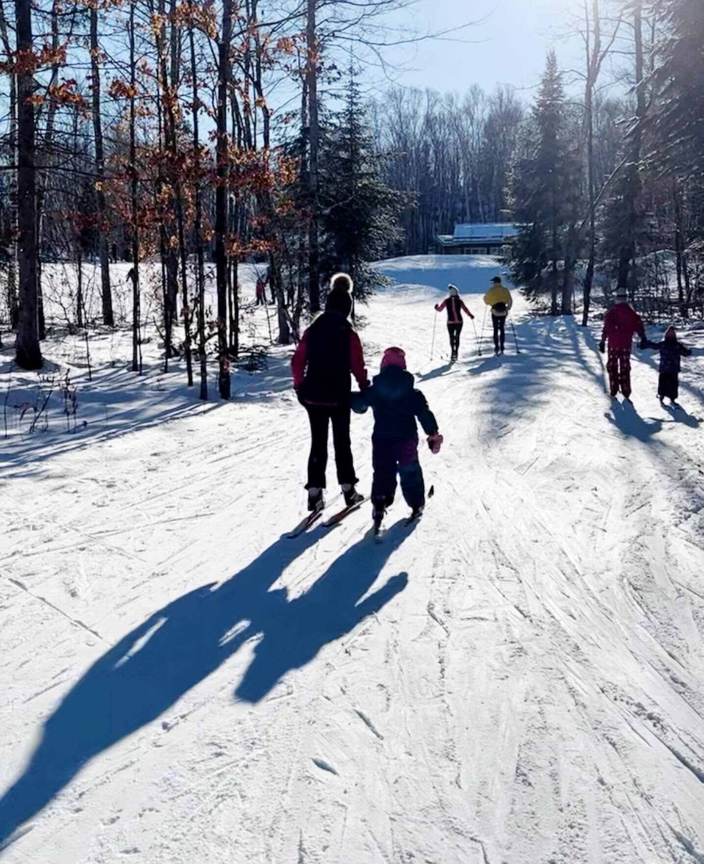 Excited for the first lessons on snow for our JR programs this weekend! ⛷️ 

#arrowheadnordicskiclub #crosscountryskiing #skilessons #muskoka #discovermuskoka #huntsville