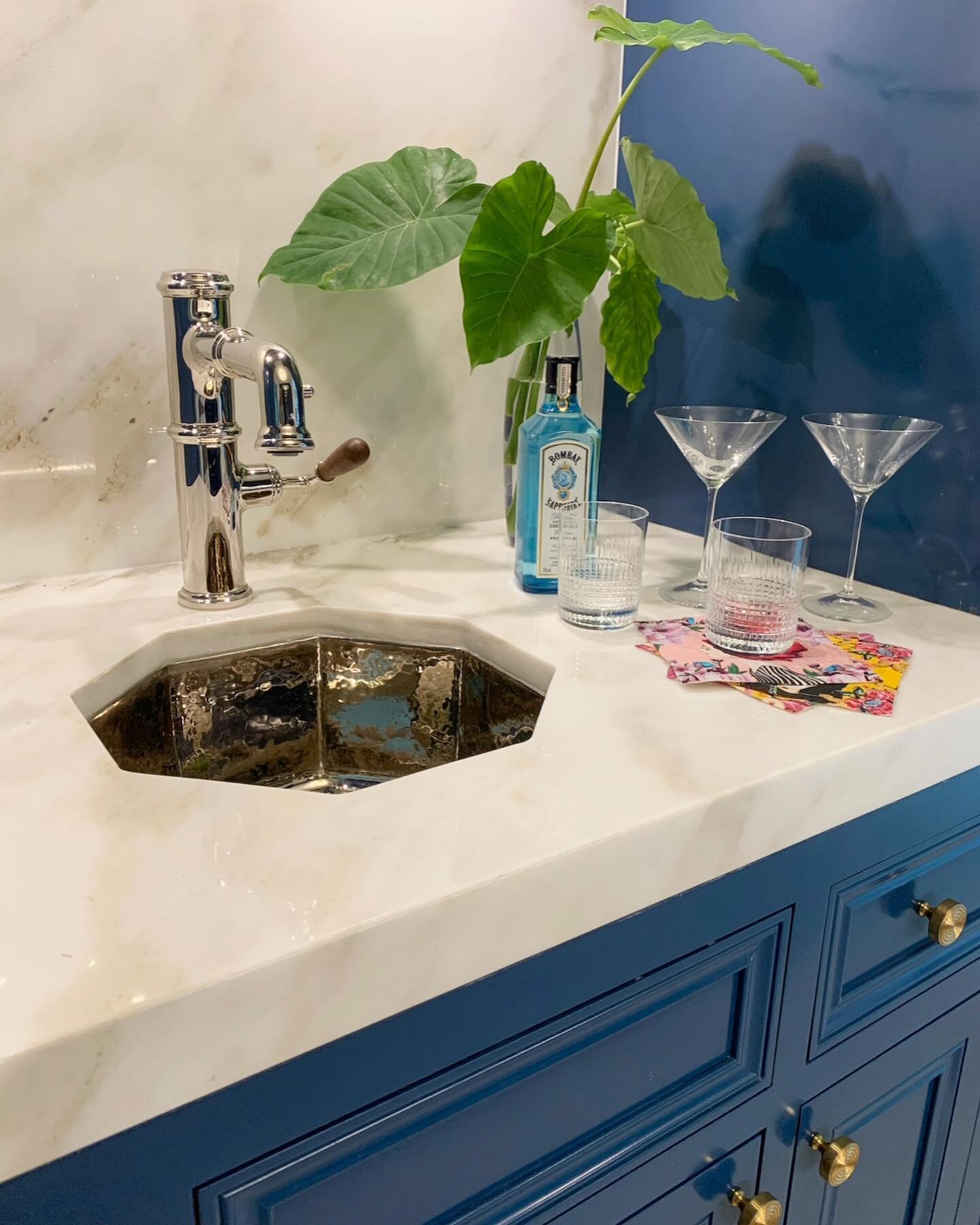 Cheers to the Canteen Faucet from @waterworks! It makes for the prettiest necessity when making weekend cocktails! #happyhour #friday 

_____________________ 

#alisonbakerinteriordesign #abid #atlantainteriordesign #interiordesign #homedesign #inter