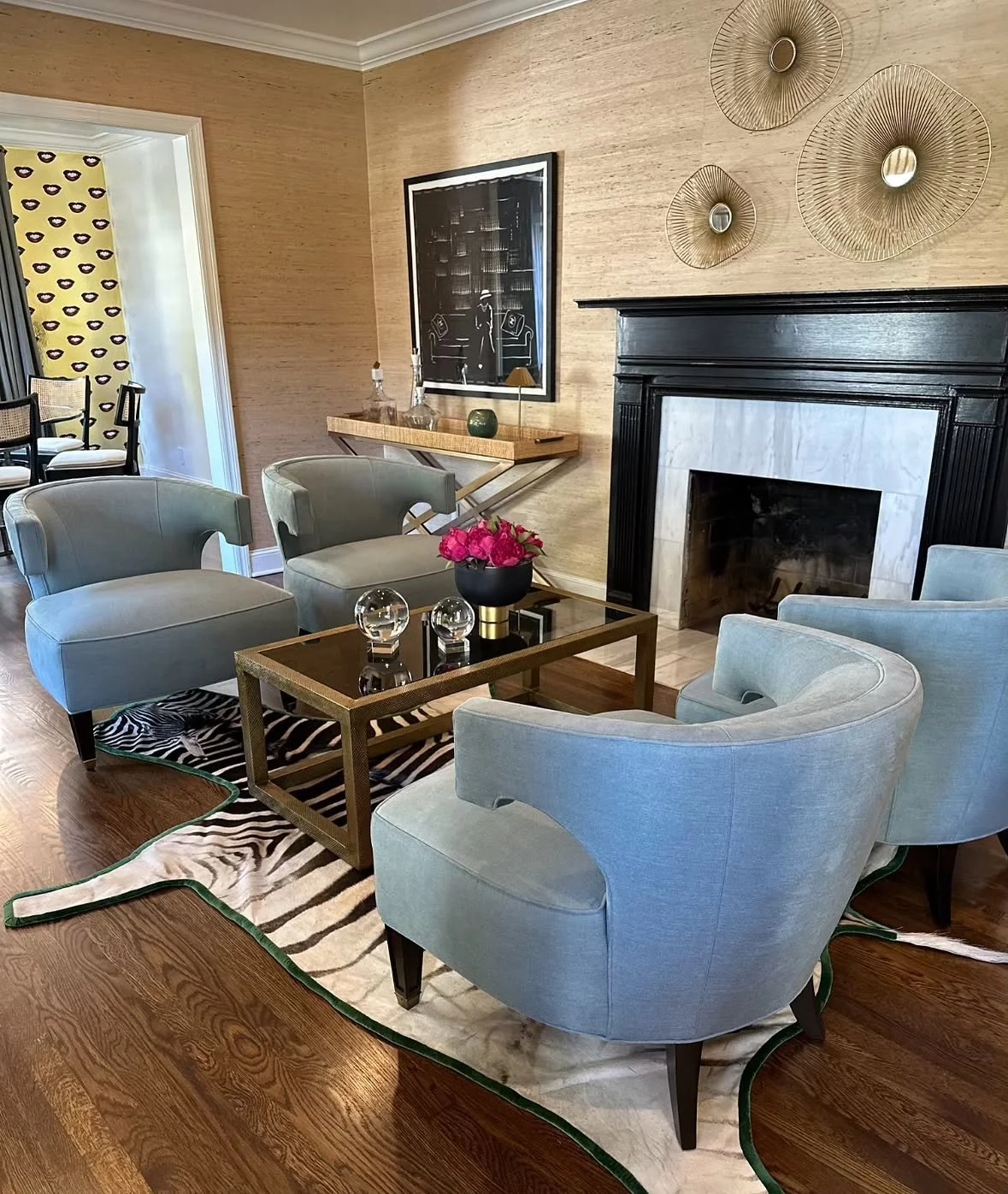 Who said a tiny room can&rsquo;t have BIG impact? Such a transformation for our Birmingham Bungalow project&hellip;.we adore it! 

The key here is adding layers and textures - but being a mindful  minimalist.  Adding grass cloth walls and delicate, y