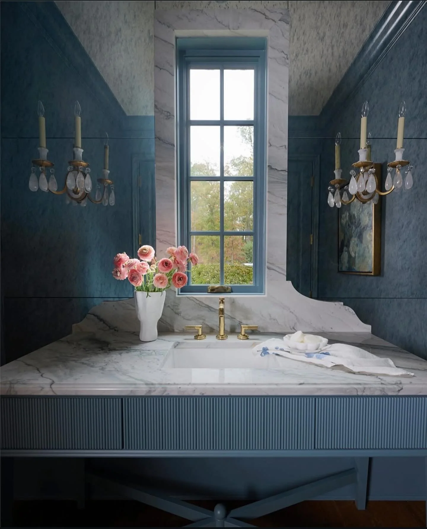 Prettiest little Powder Room ever.  That blue, that marble surround, that everything! 

Featured in this months @atlantahomesmag 

Cabinets: @morgancreekcabinetco - designed by @bradleyeheppnerarchitecture 
Photo by: @dhcphoto

#abid #alisonbakerinte