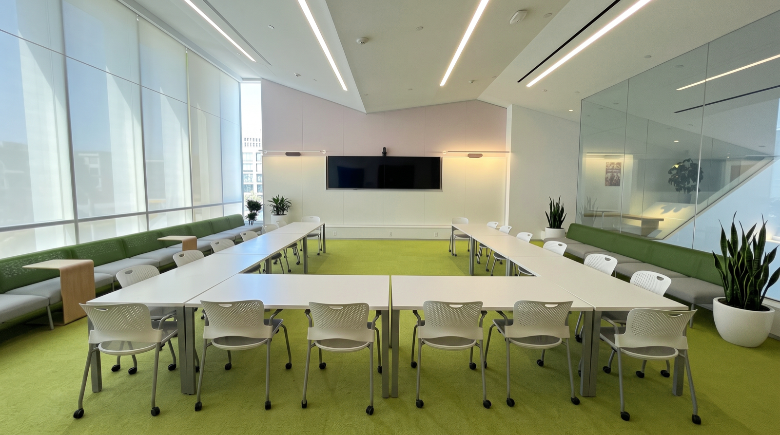VIEWFINDER_U DESKS_1.png