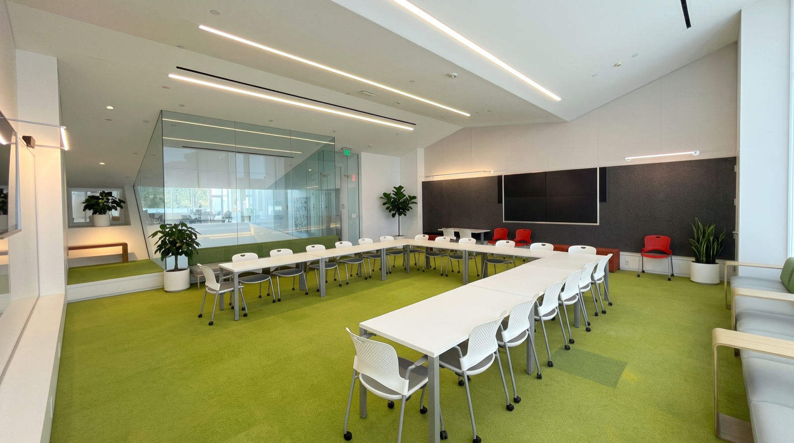 VIEWFINDER_U DESKS_3.png